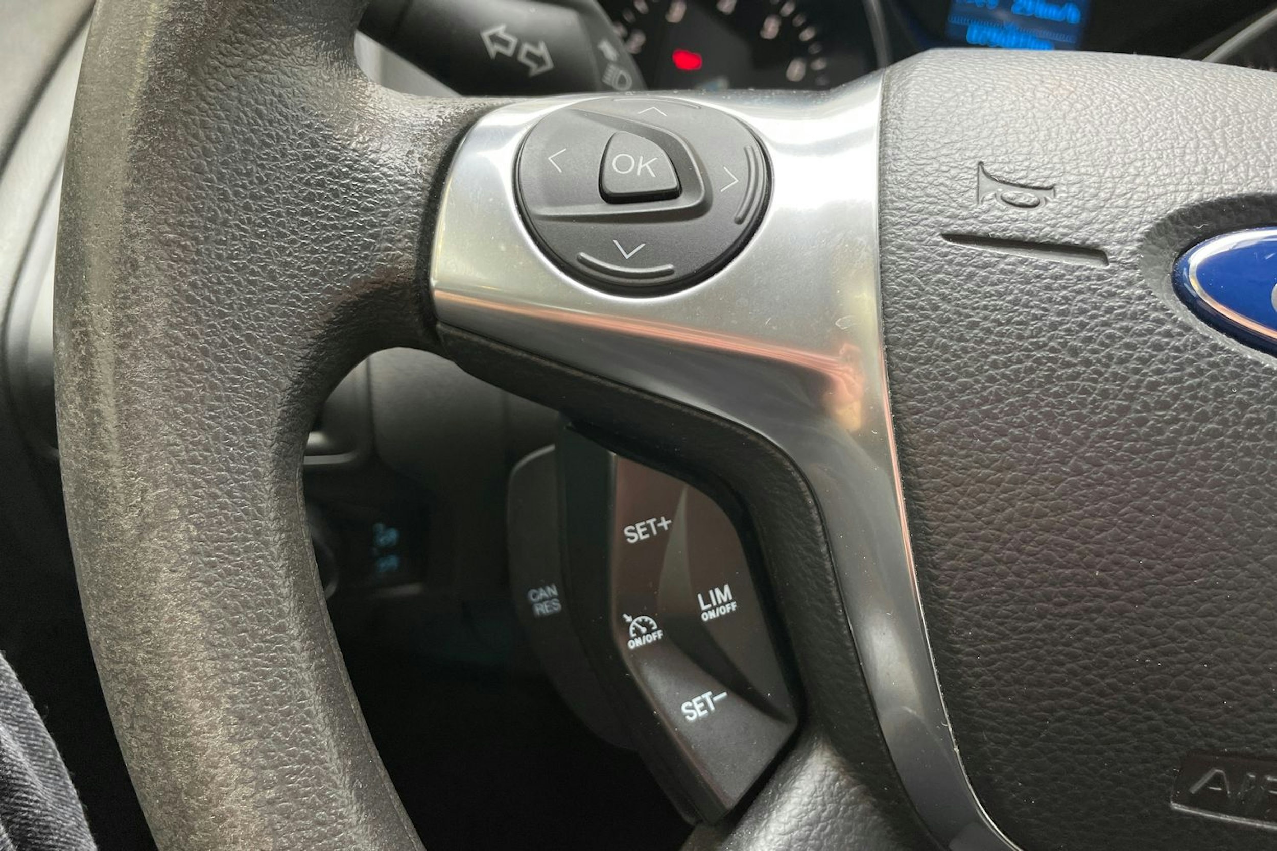 sininen Ford Focus 2013 kuva 15.