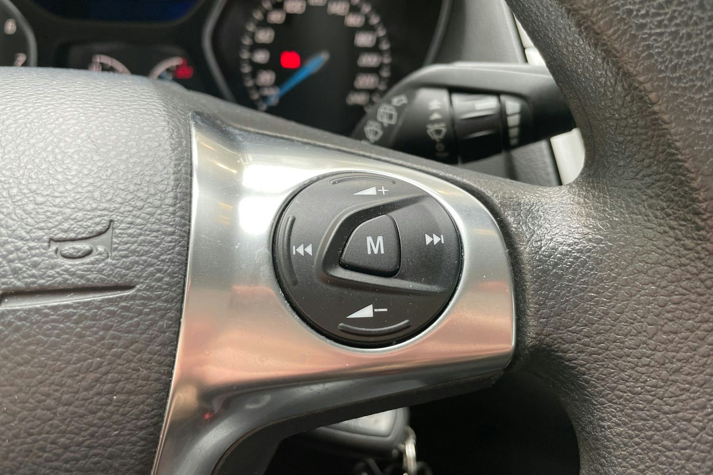sininen Ford Focus 2013 kuva 16.
