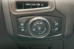 sininen Ford Focus 2013 kuva 17.