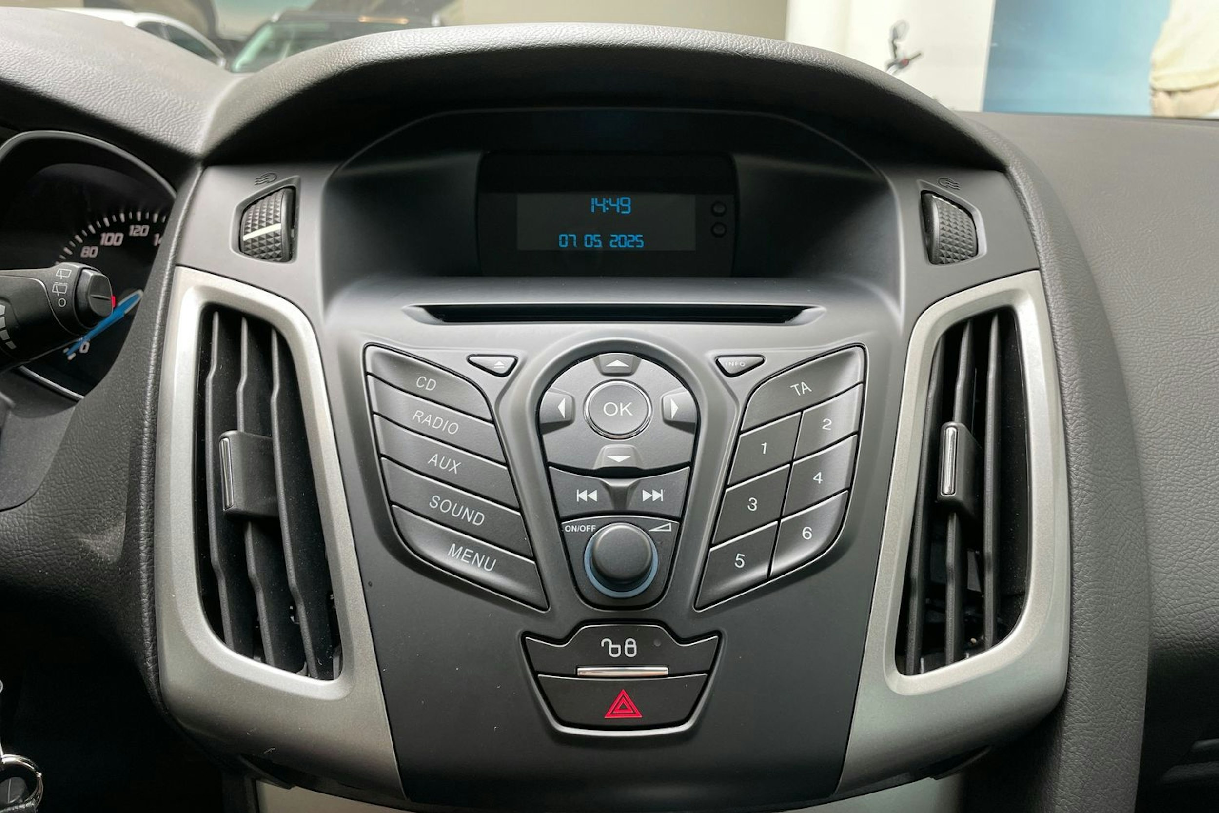 sininen Ford Focus 2013 kuva 19.