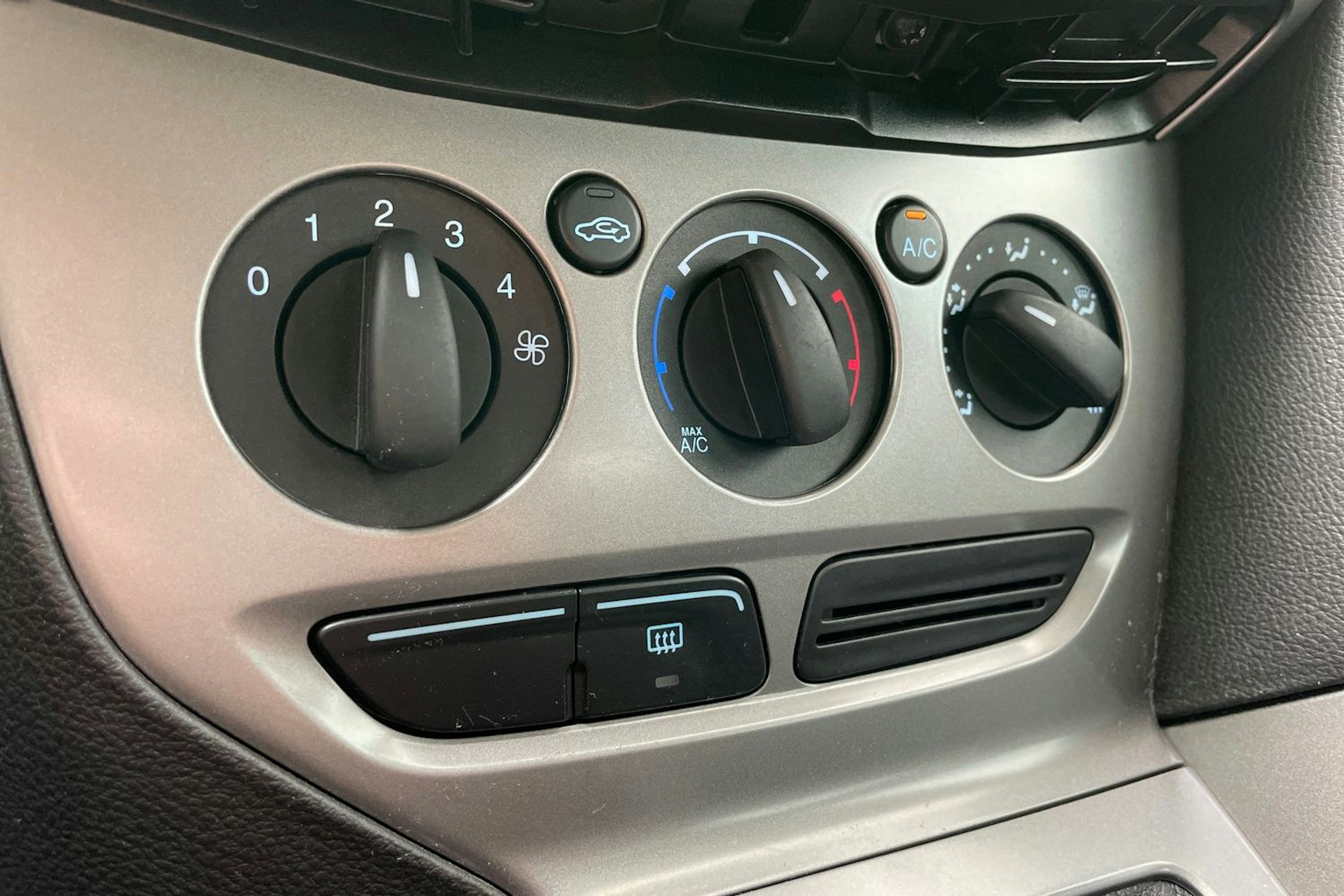 sininen Ford Focus 2013 kuva 20.