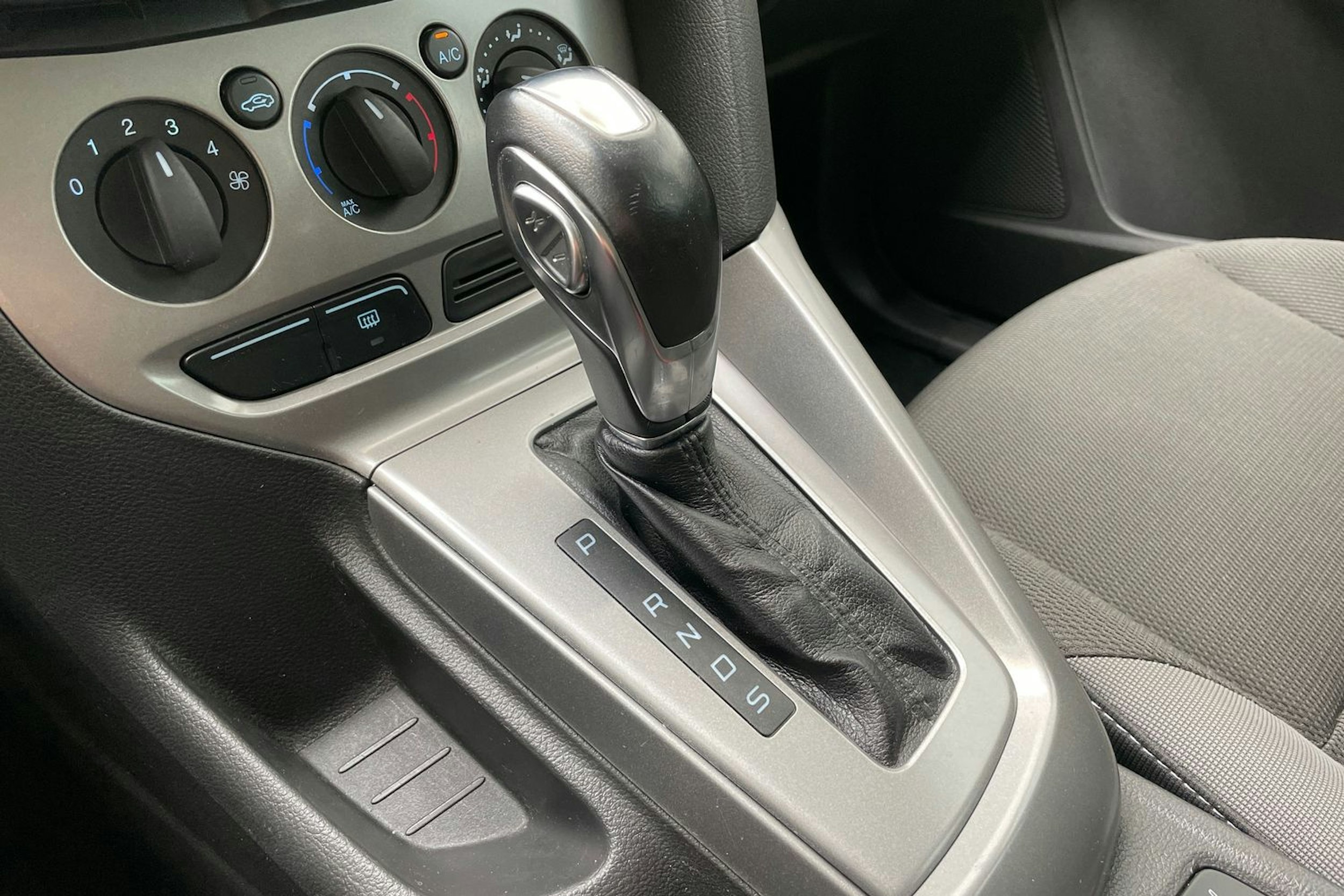 sininen Ford Focus 2013 kuva 21.