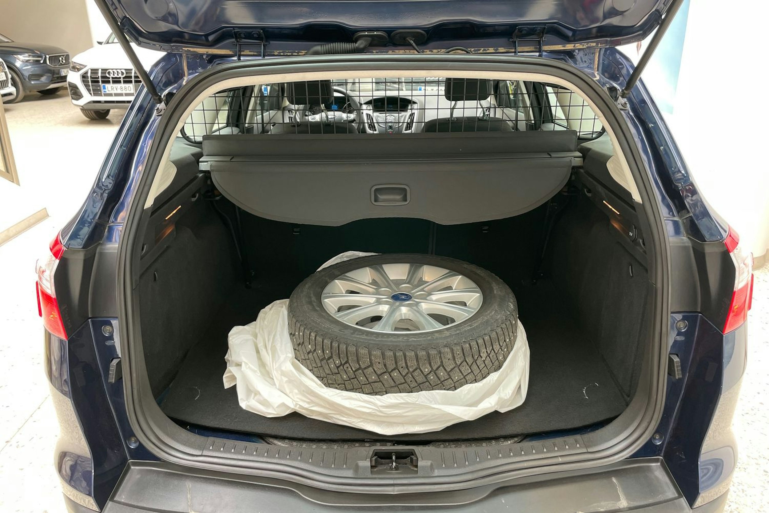 sininen Ford Focus 2013 kuva 24.