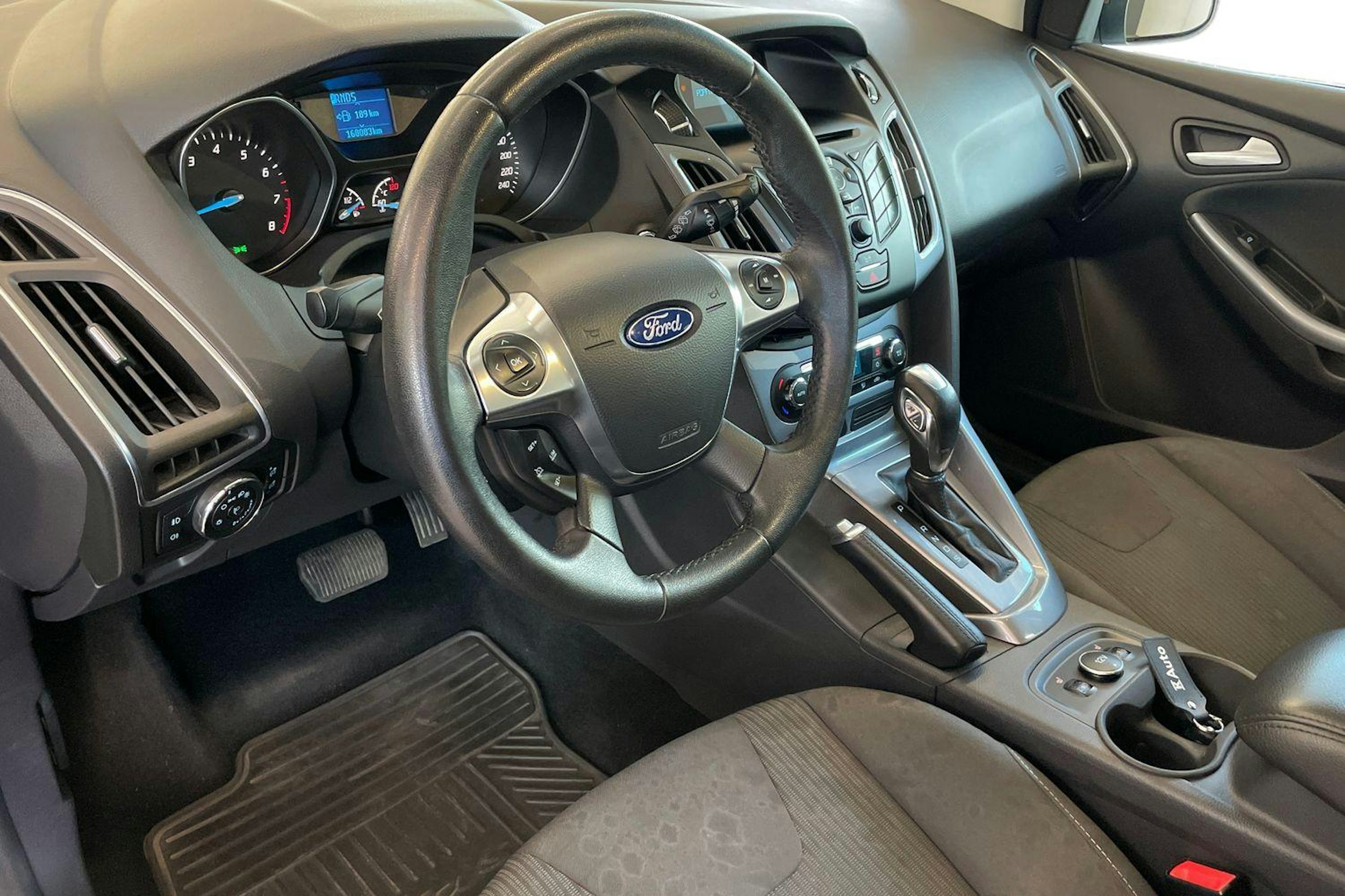 ruskea (beige) Ford Focus 2013 kuva 7.
