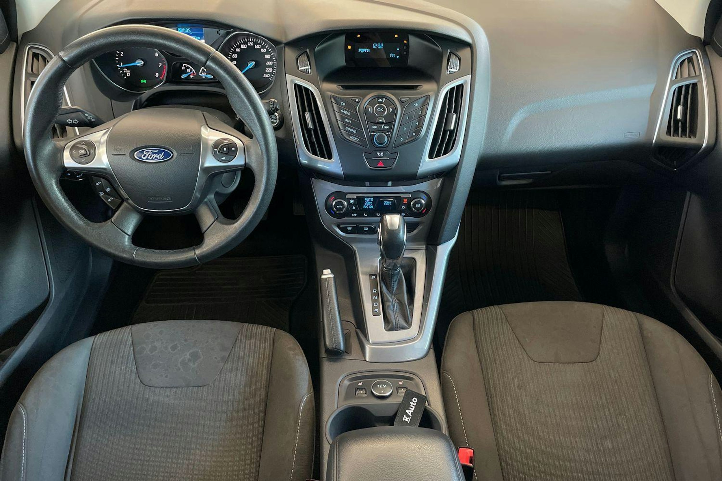 ruskea (beige) Ford Focus 2013 kuva 9.