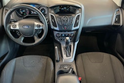 ruskea (beige) Ford Focus 2013 kuva 9.