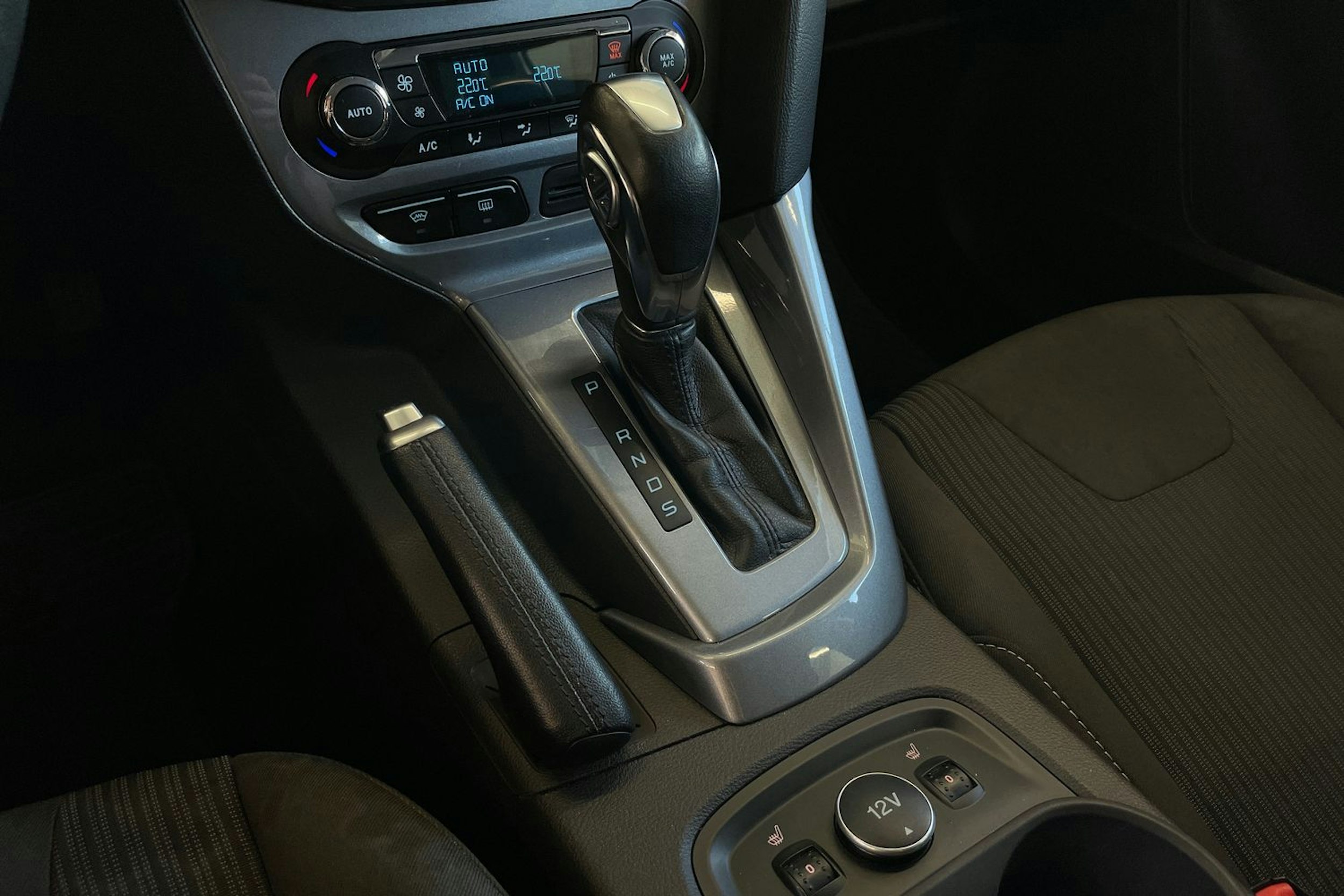 ruskea (beige) Ford Focus 2013 kuva 21.