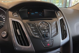 ruskea (beige) Ford Focus 2013 kuva 22.