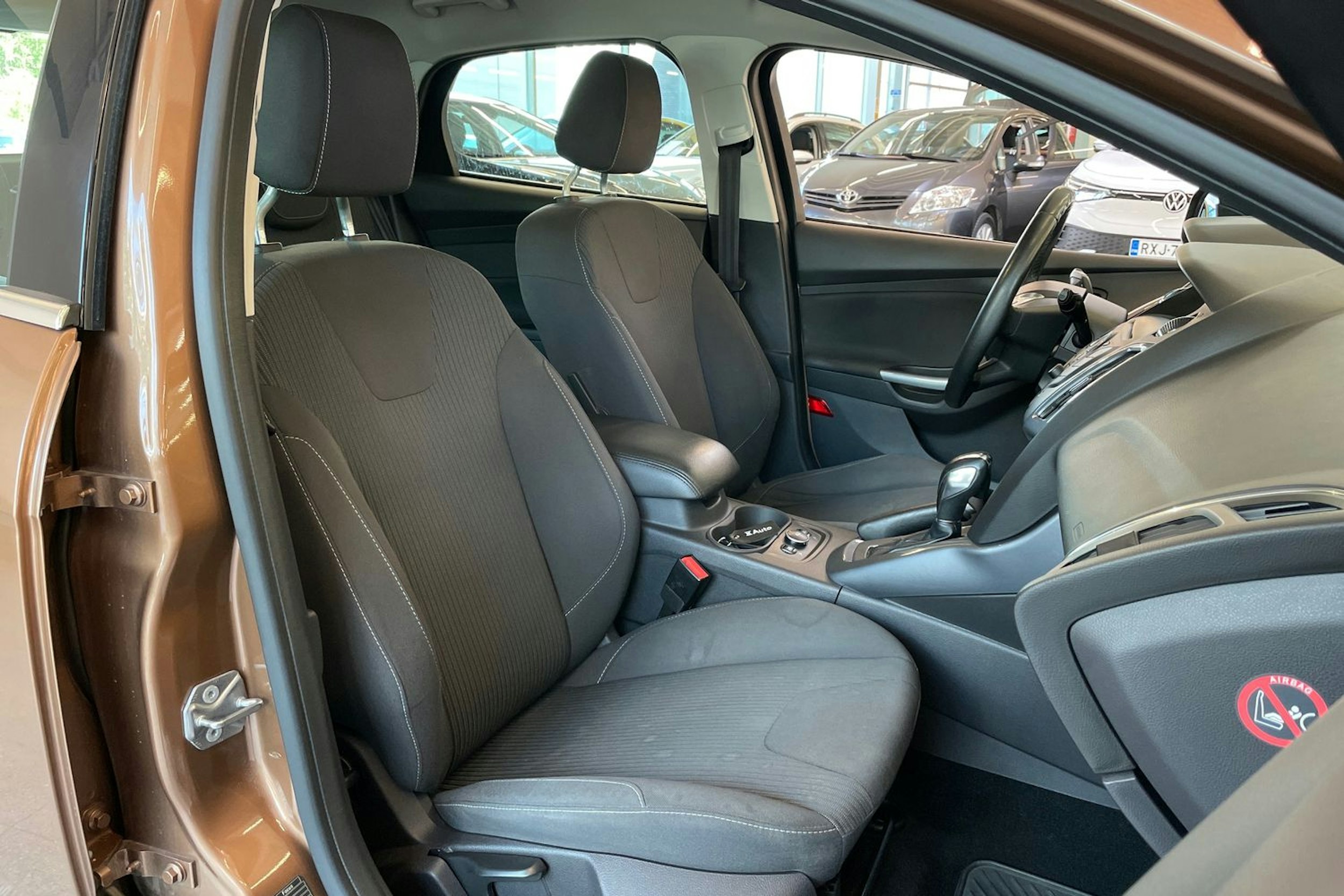 ruskea (beige) Ford Focus 2013 kuva 24.
