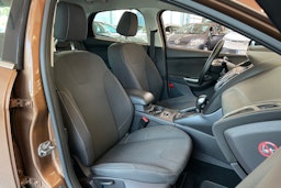 ruskea (beige) Ford Focus 2013 kuva 24.