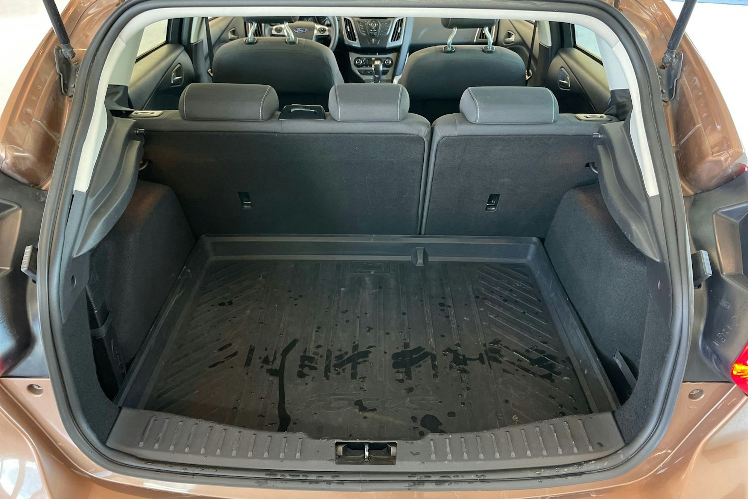 ruskea (beige) Ford Focus 2013 kuva 26.