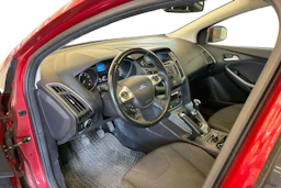 punainen Ford Focus 2013 kuva 3.