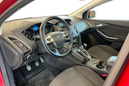 punainen Ford Focus 2013 kuva 8.