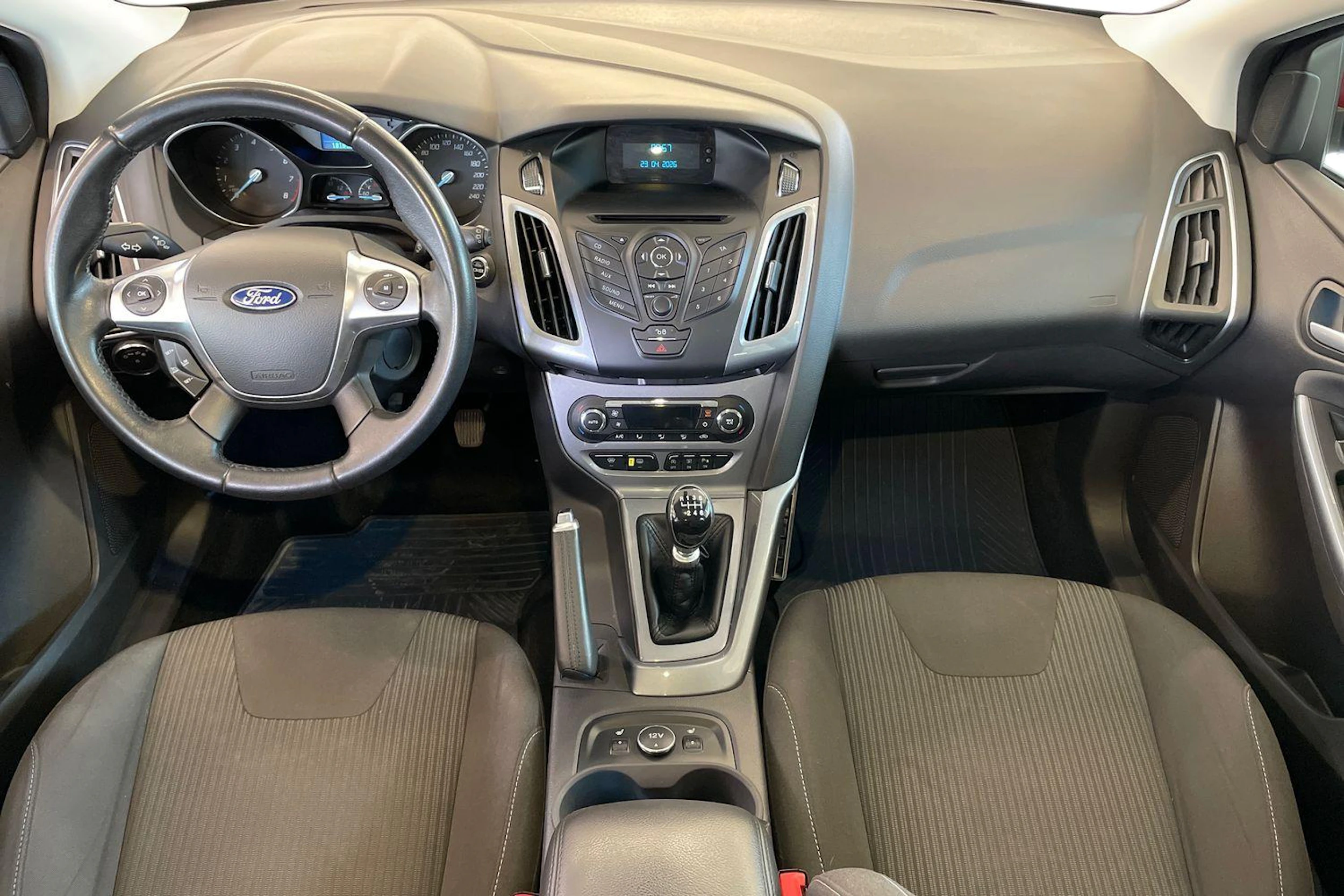 punainen Ford Focus 2013 kuva 9.