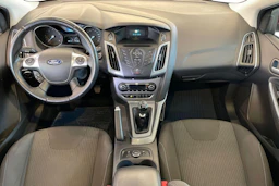 punainen Ford Focus 2013 kuva 9.