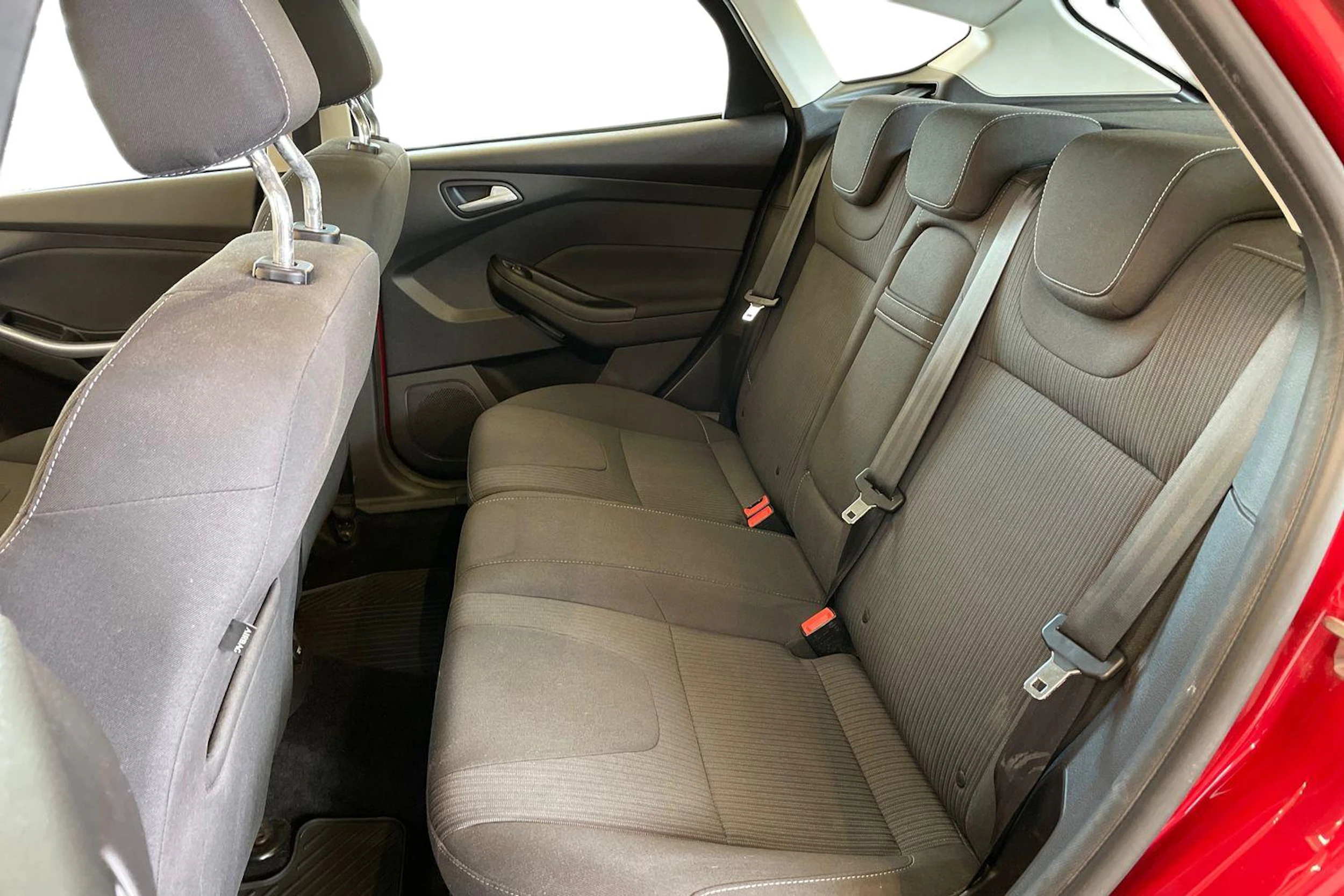 punainen Ford Focus 2013 kuva 11.