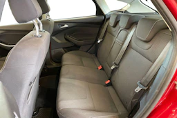 punainen Ford Focus 2013 kuva 11.