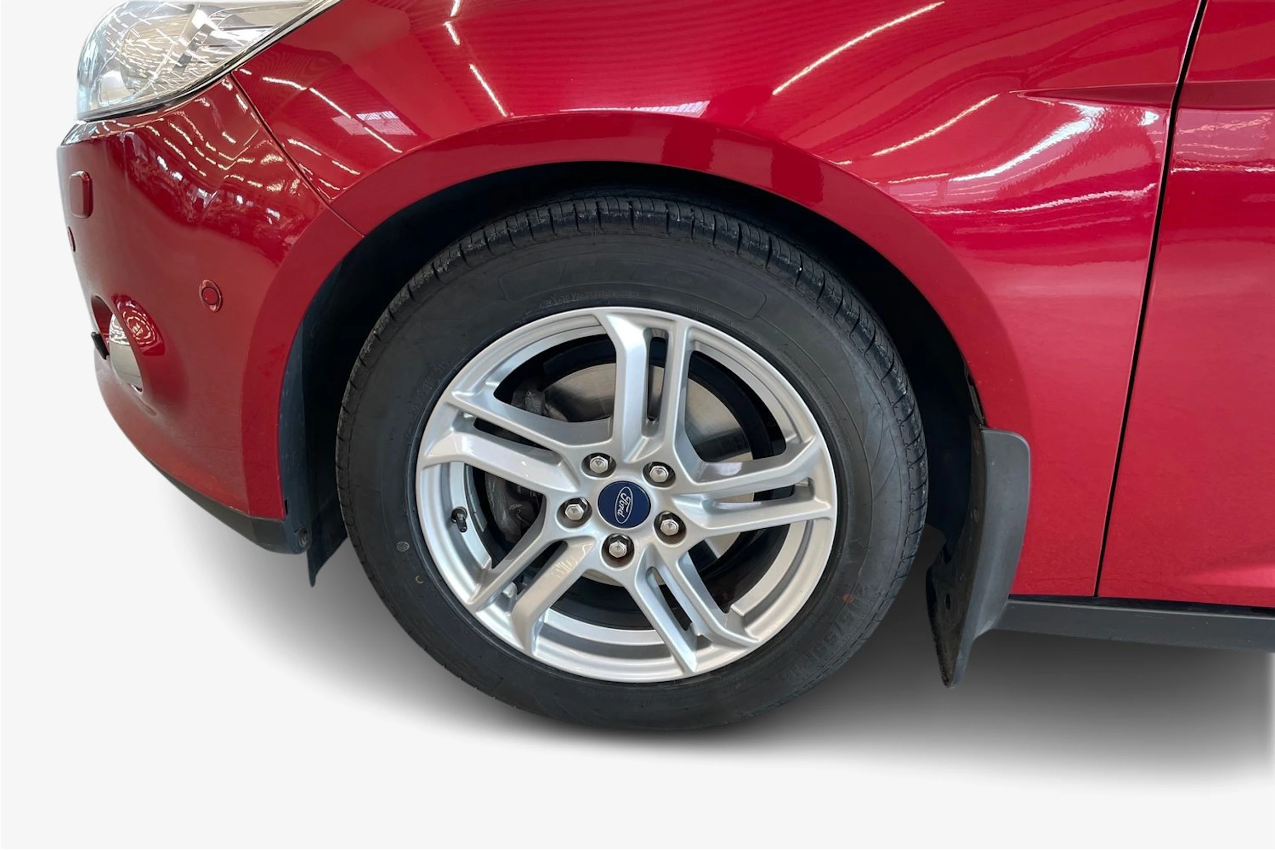 punainen Ford Focus 2013 kuva 12.