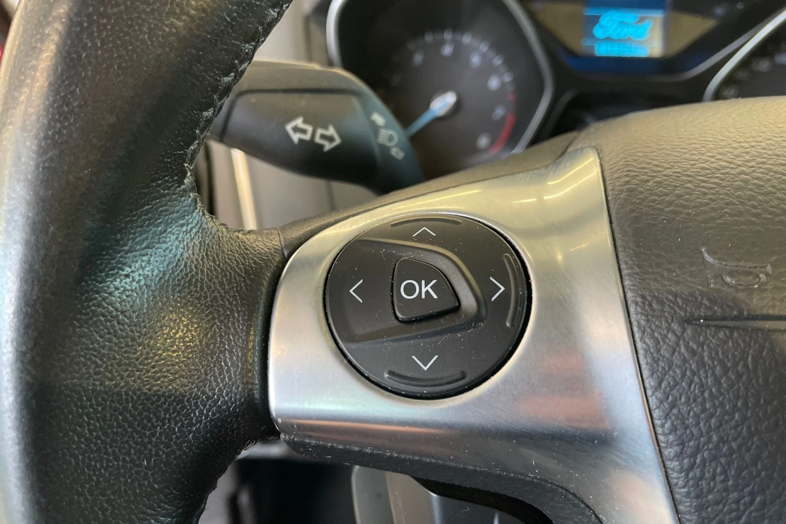 punainen Ford Focus 2013 kuva 16.