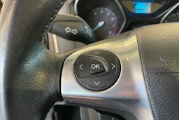 punainen Ford Focus 2013 kuva 16.