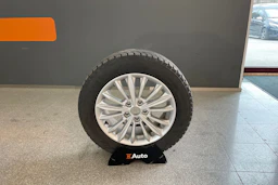 punainen Ford Focus 2013 kuva 24.