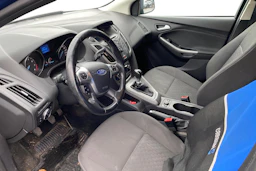 sininen Ford Focus 2014 kuva 3.