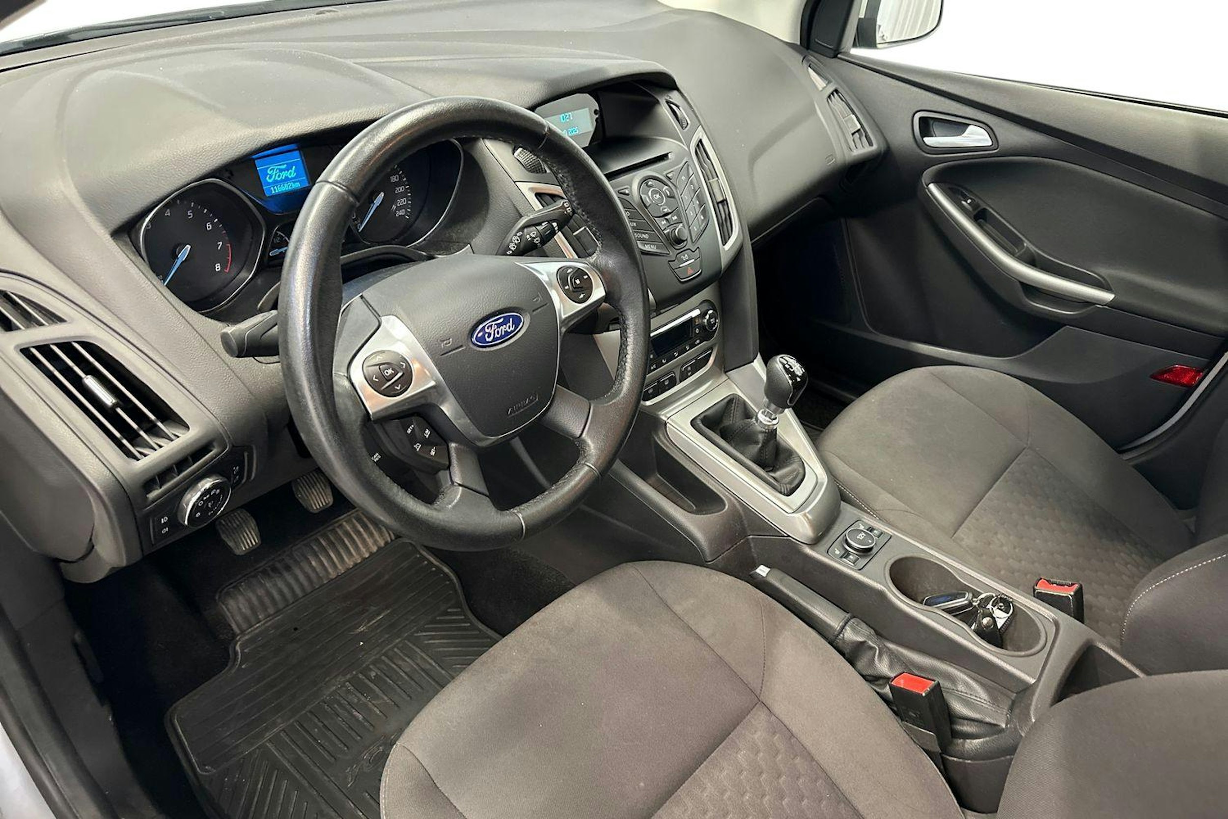 harmaa Ford Focus 2014 kuva 7.