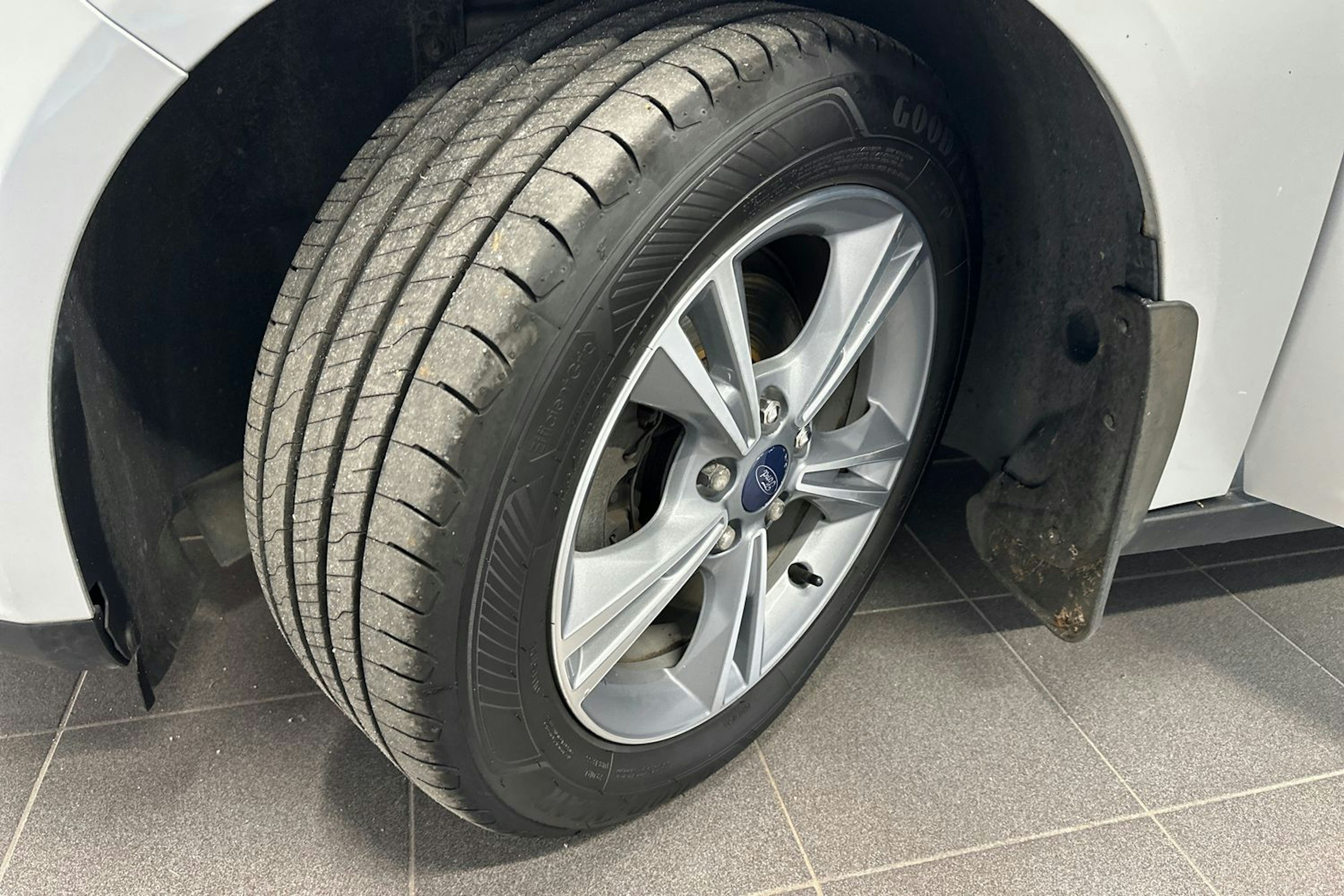 harmaa Ford Focus 2014 kuva 11.