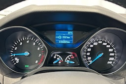 harmaa Ford Focus 2014 kuva 15.