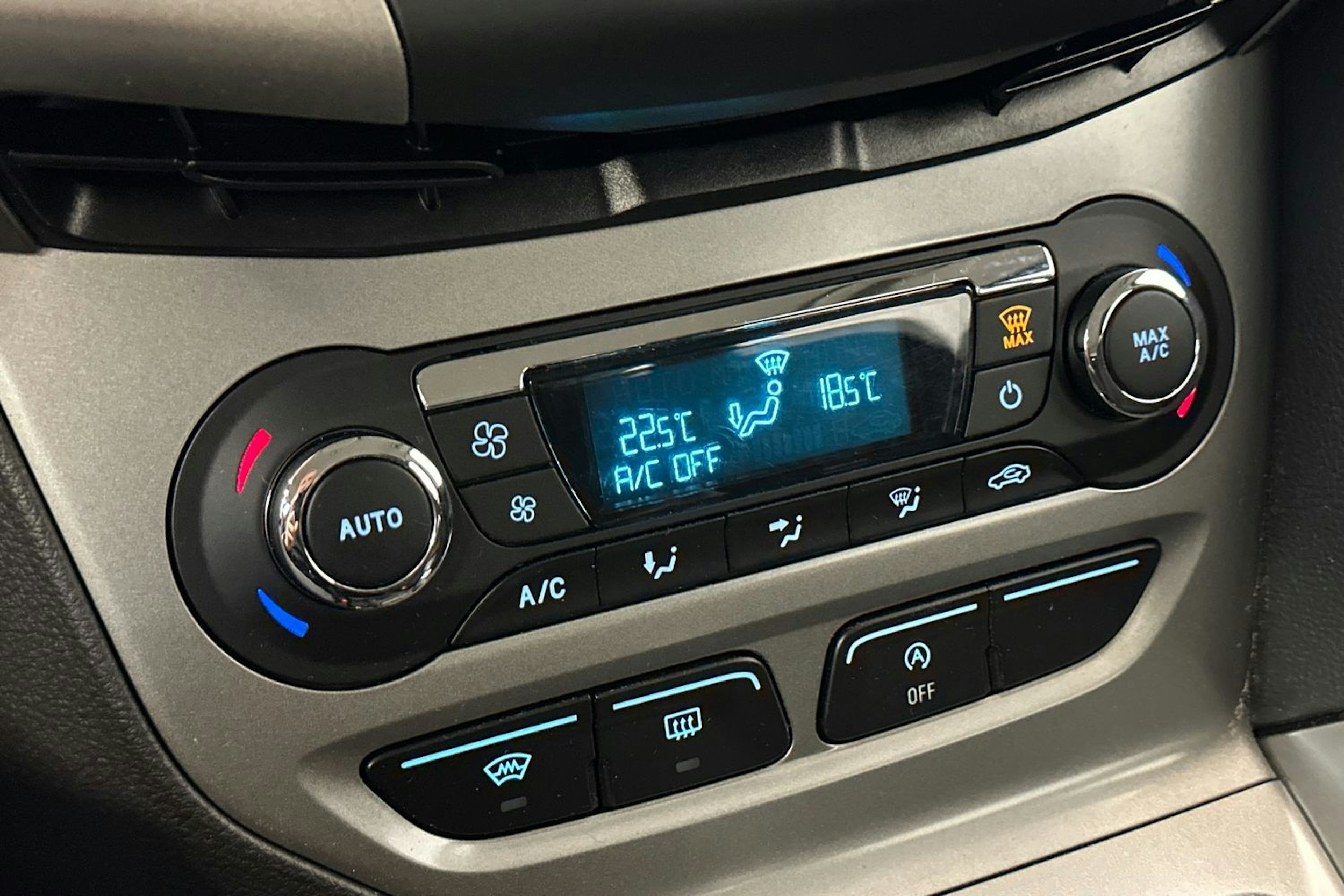 harmaa Ford Focus 2014 kuva 19.