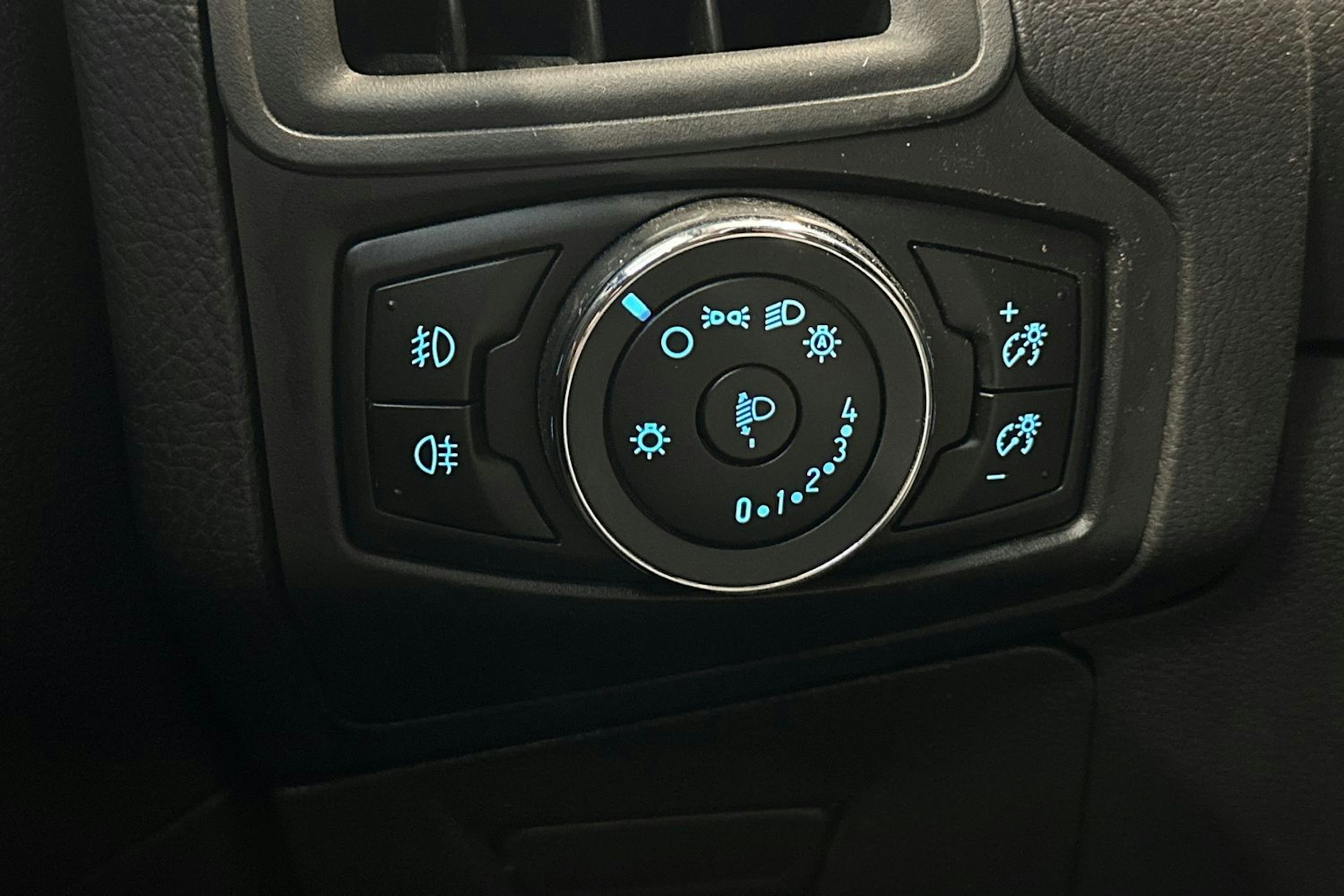 harmaa Ford Focus 2014 kuva 20.