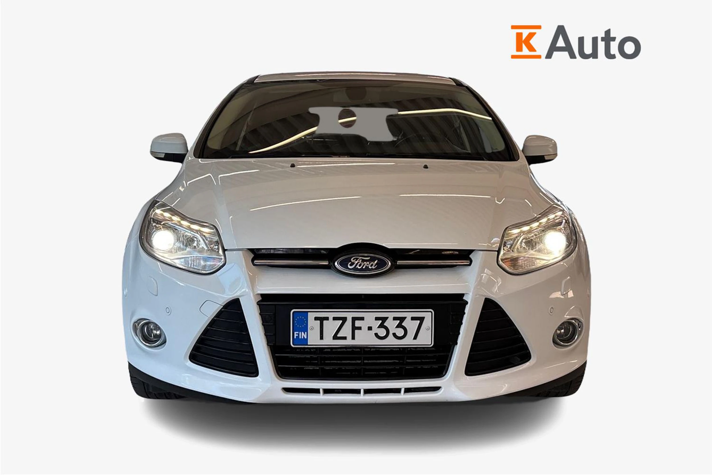 valkoinen Ford Focus 2014 kuva 4.