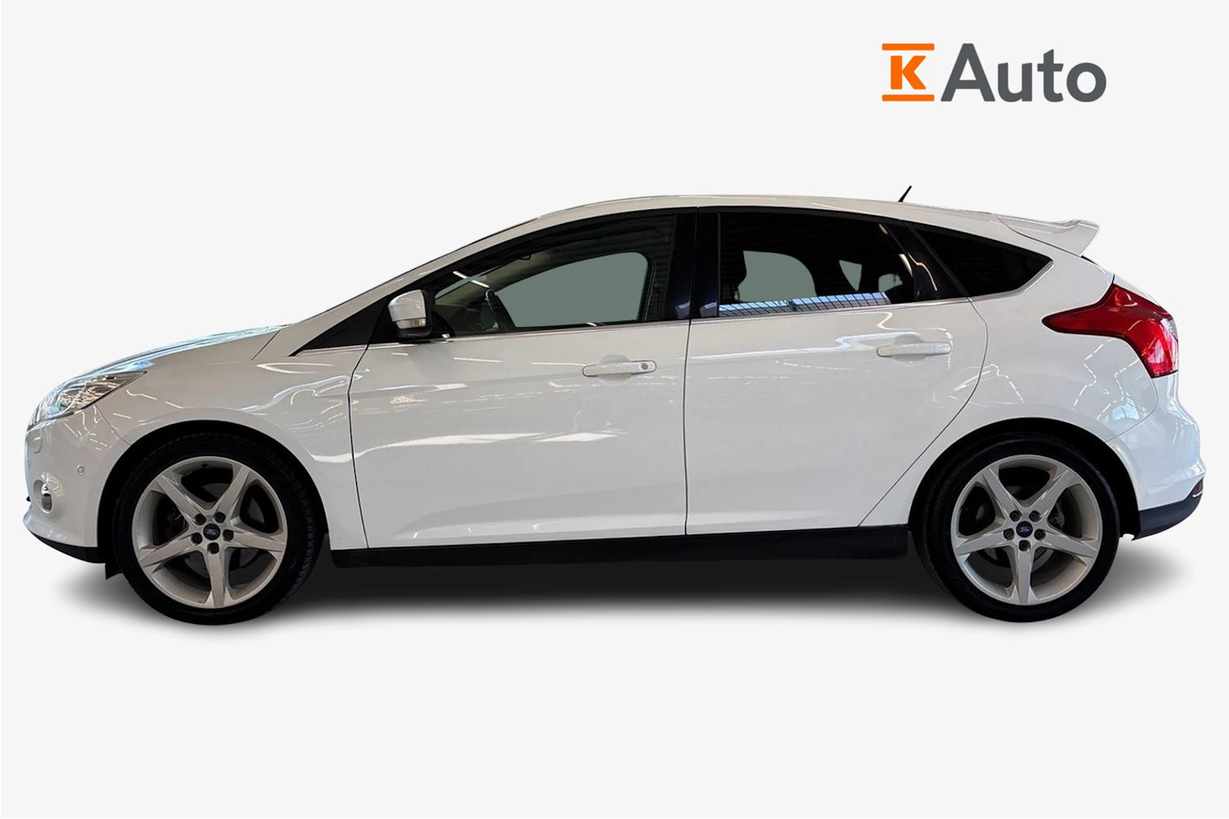 valkoinen Ford Focus 2014 kuva 5.