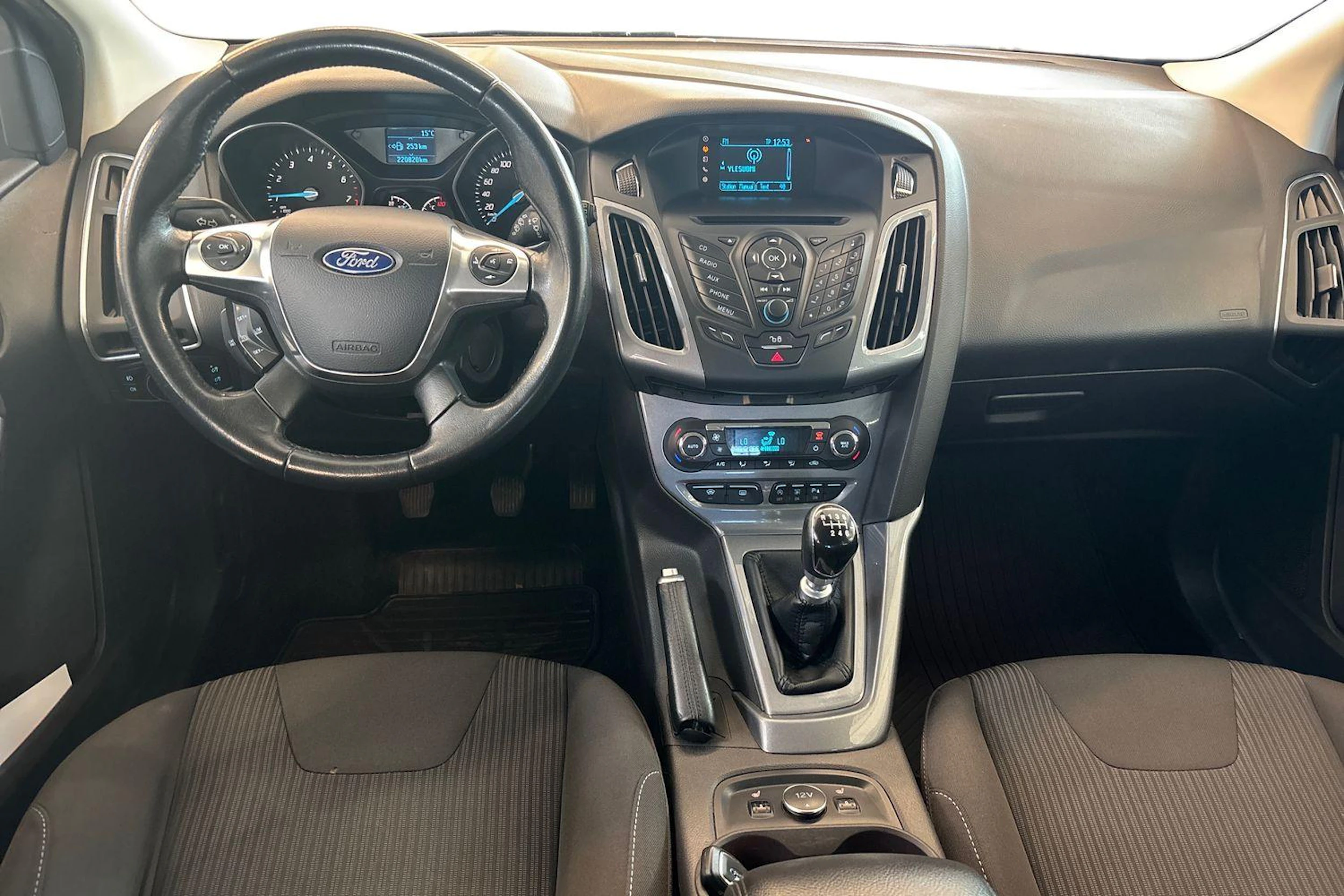 valkoinen Ford Focus 2014 kuva 7.