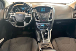 valkoinen Ford Focus 2014 kuva 7.
