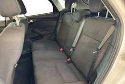 valkoinen Ford Focus 2014 kuva 8.