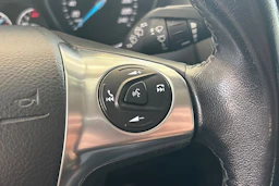 valkoinen Ford Focus 2014 kuva 12.