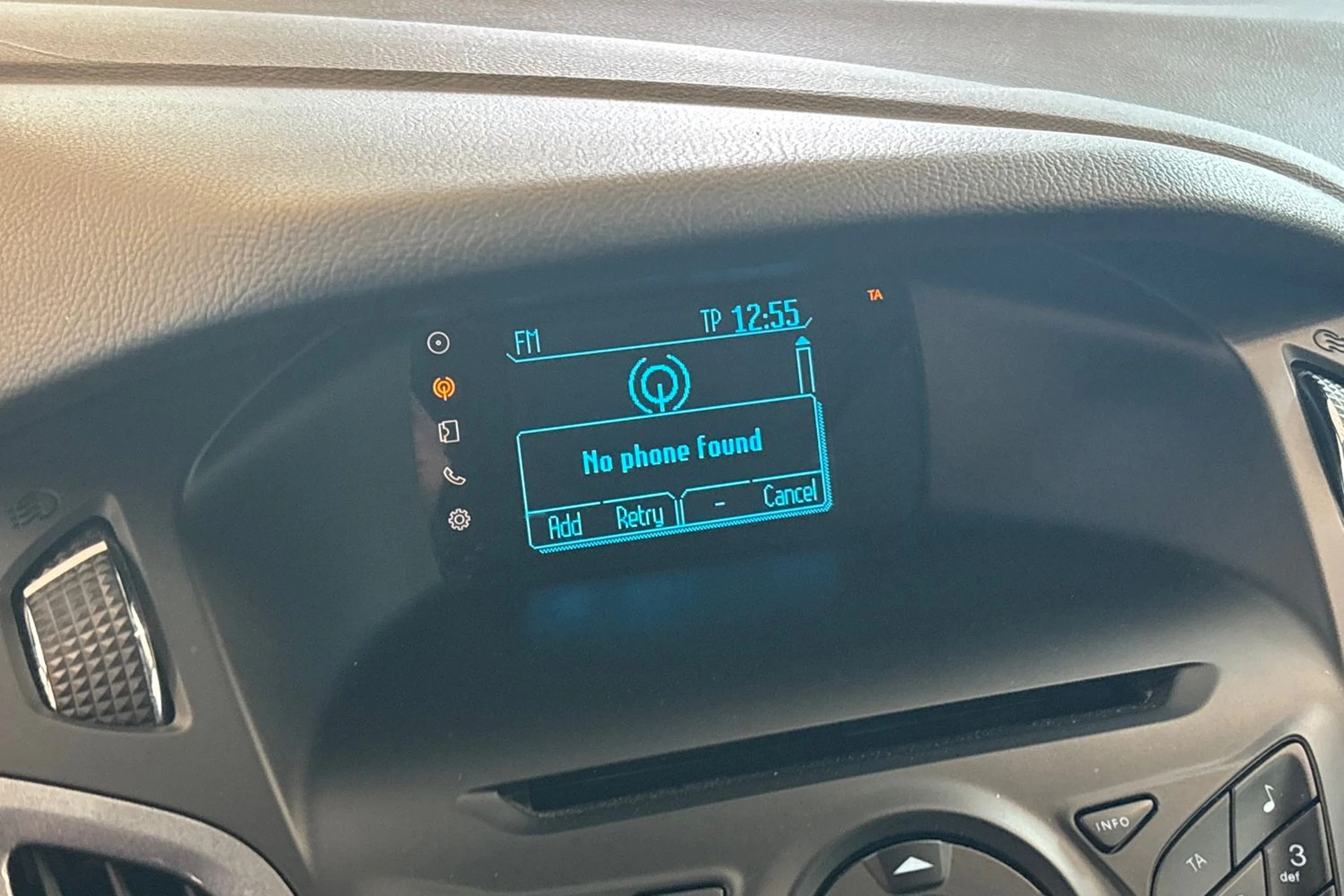 valkoinen Ford Focus 2014 kuva 15.