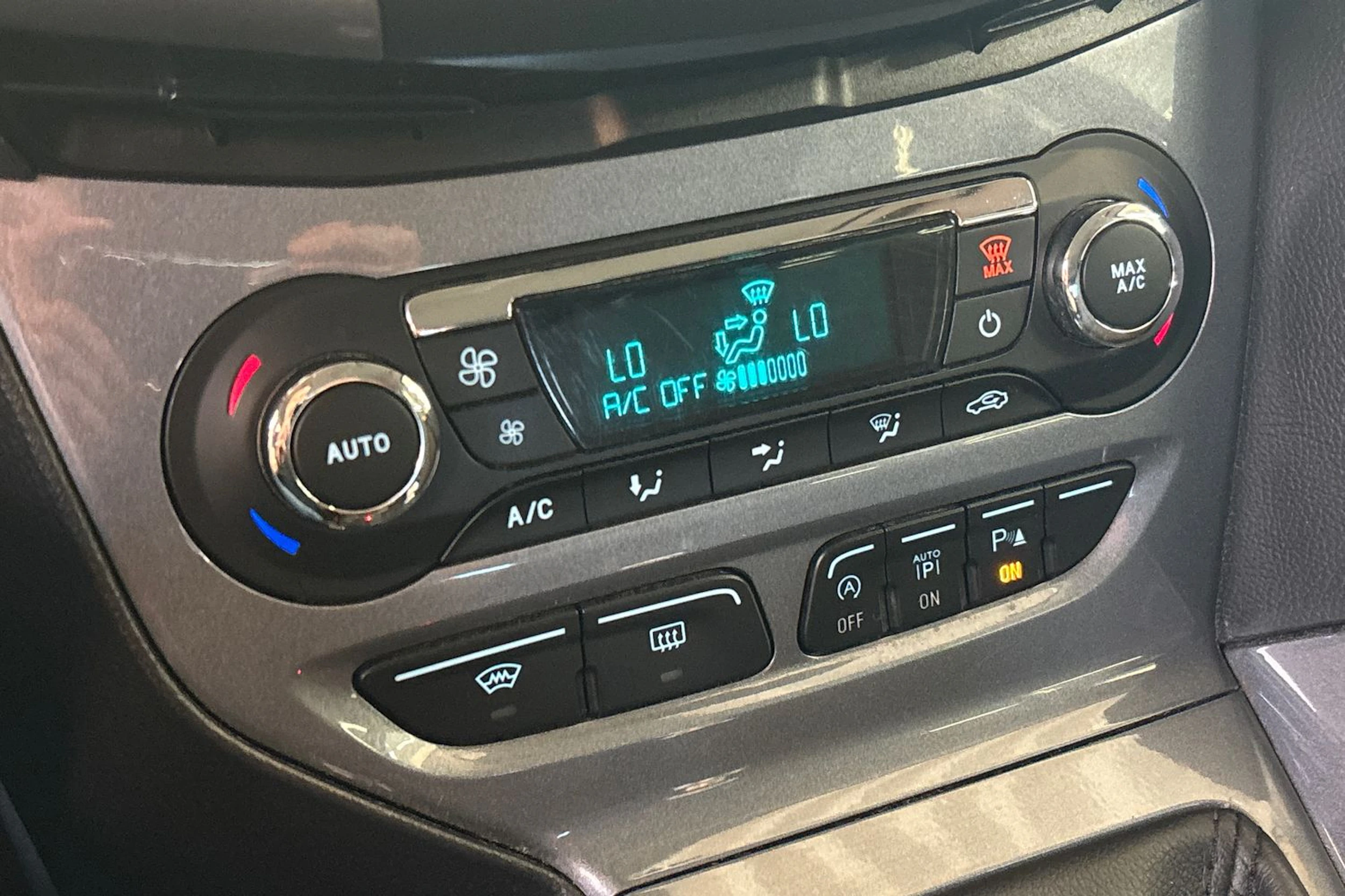 valkoinen Ford Focus 2014 kuva 18.