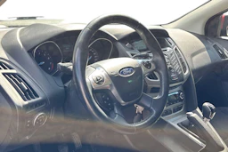 punainen Ford Focus 2014 kuva 3.