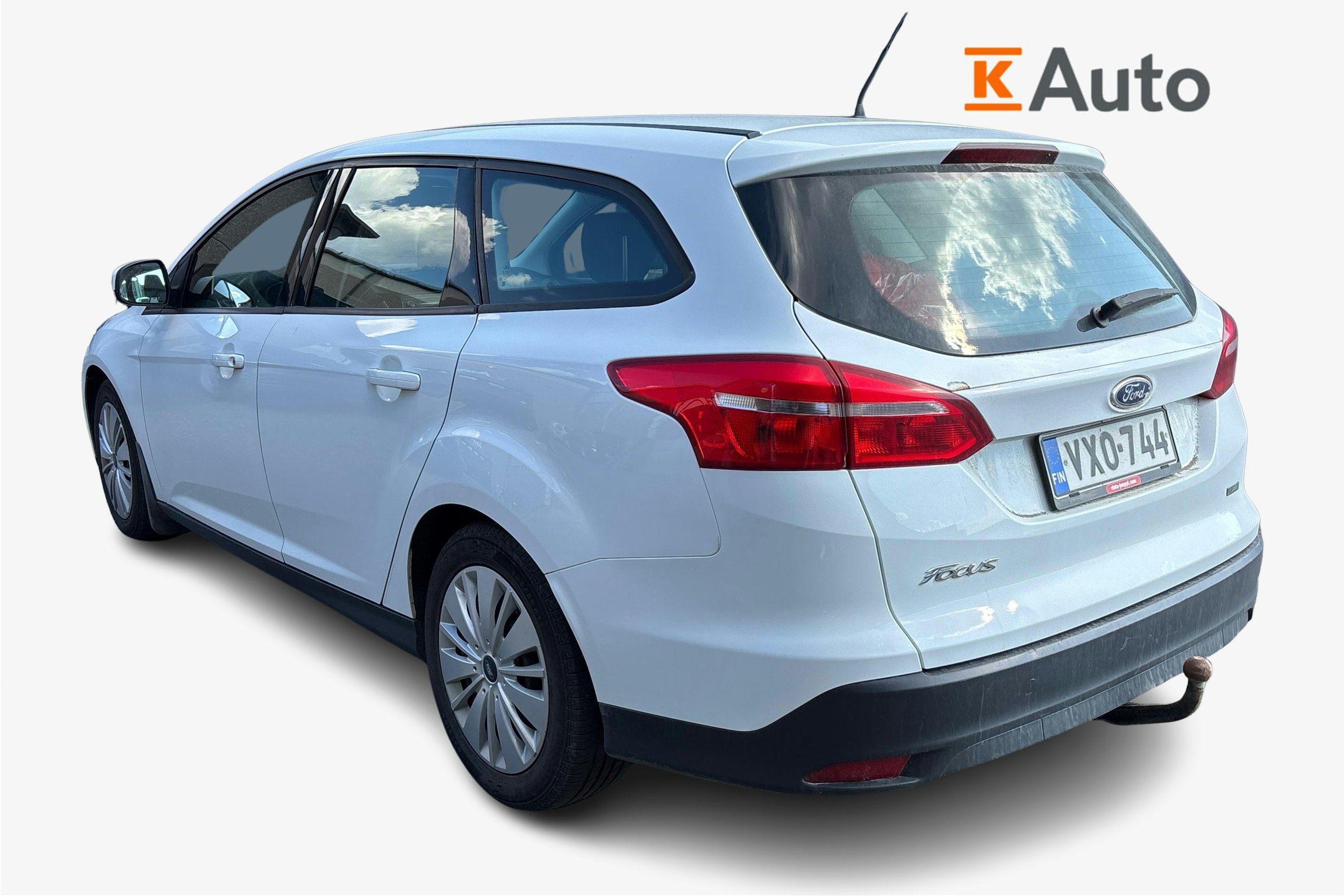 valkoinen Ford Focus 2014 kuva 2.