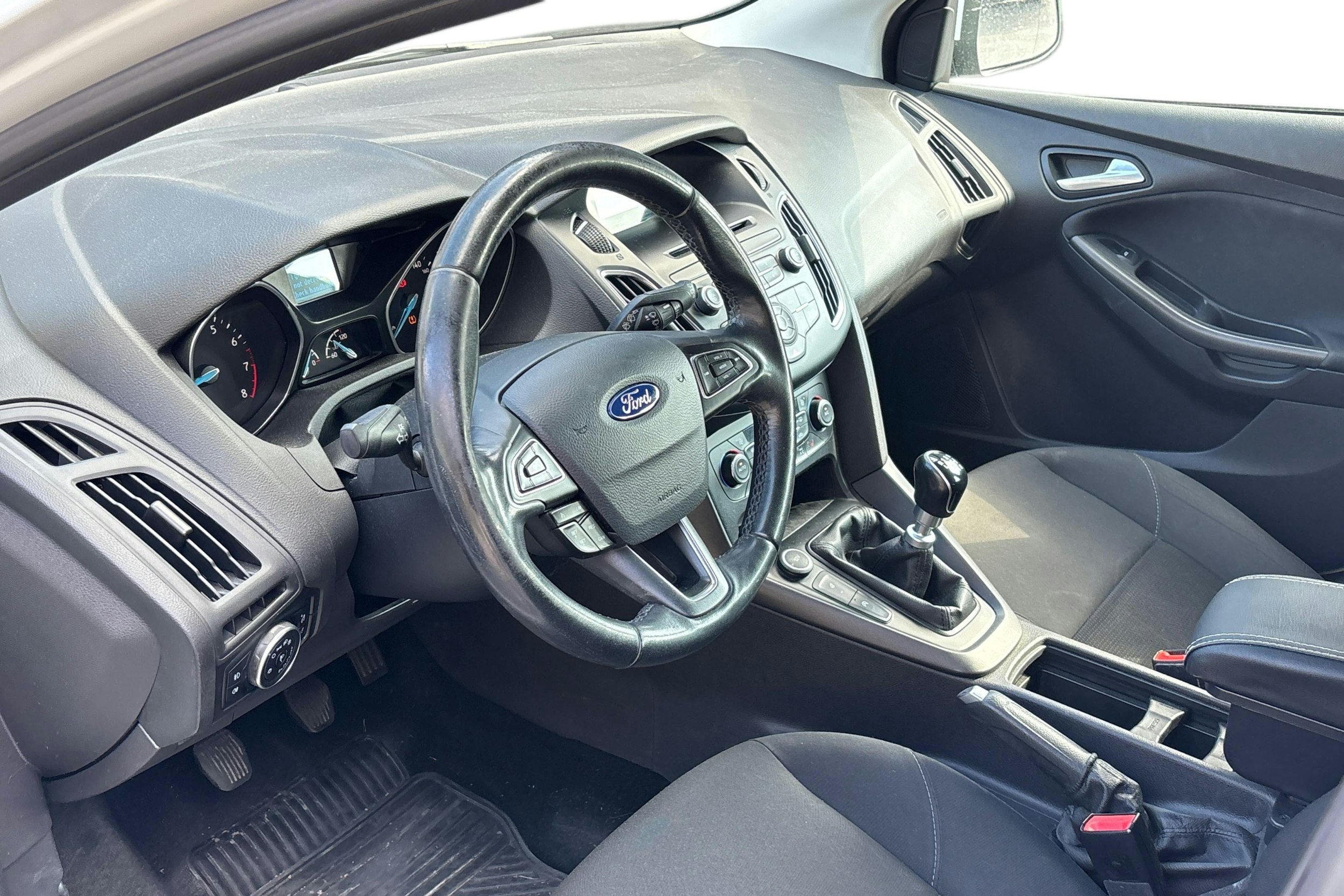 valkoinen Ford Focus 2014 kuva 3.
