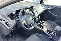 valkoinen Ford Focus 2014 kuva 3.