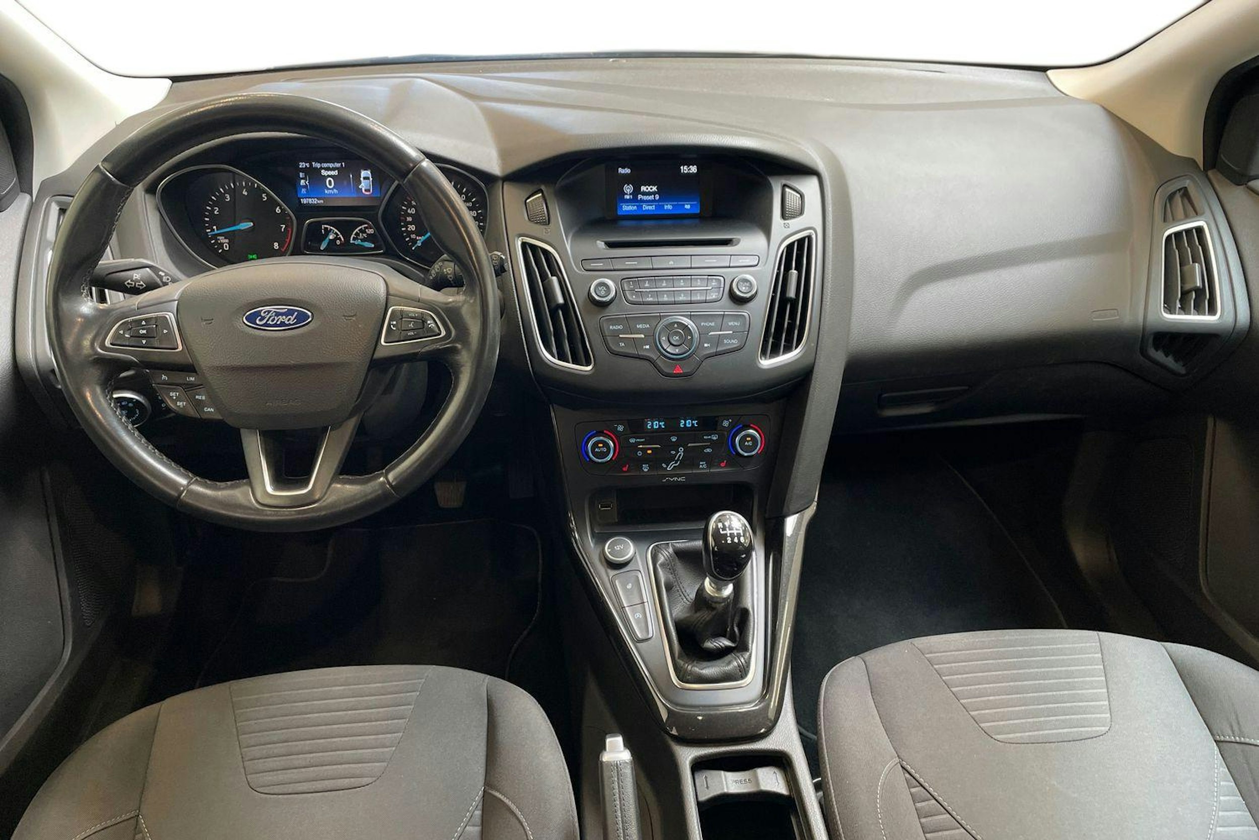 ruskea (beige) Ford Focus 2015 kuva 7.