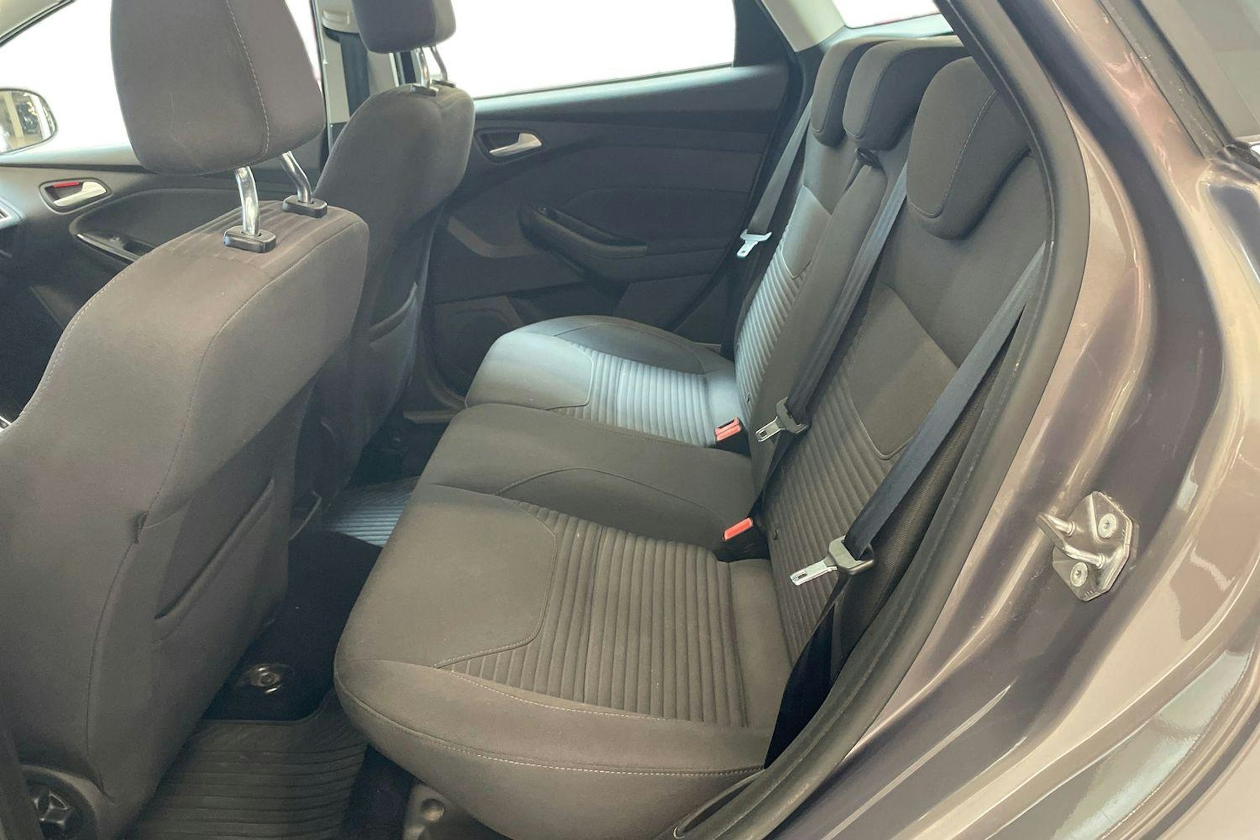 ruskea (beige) Ford Focus 2015 kuva 8.