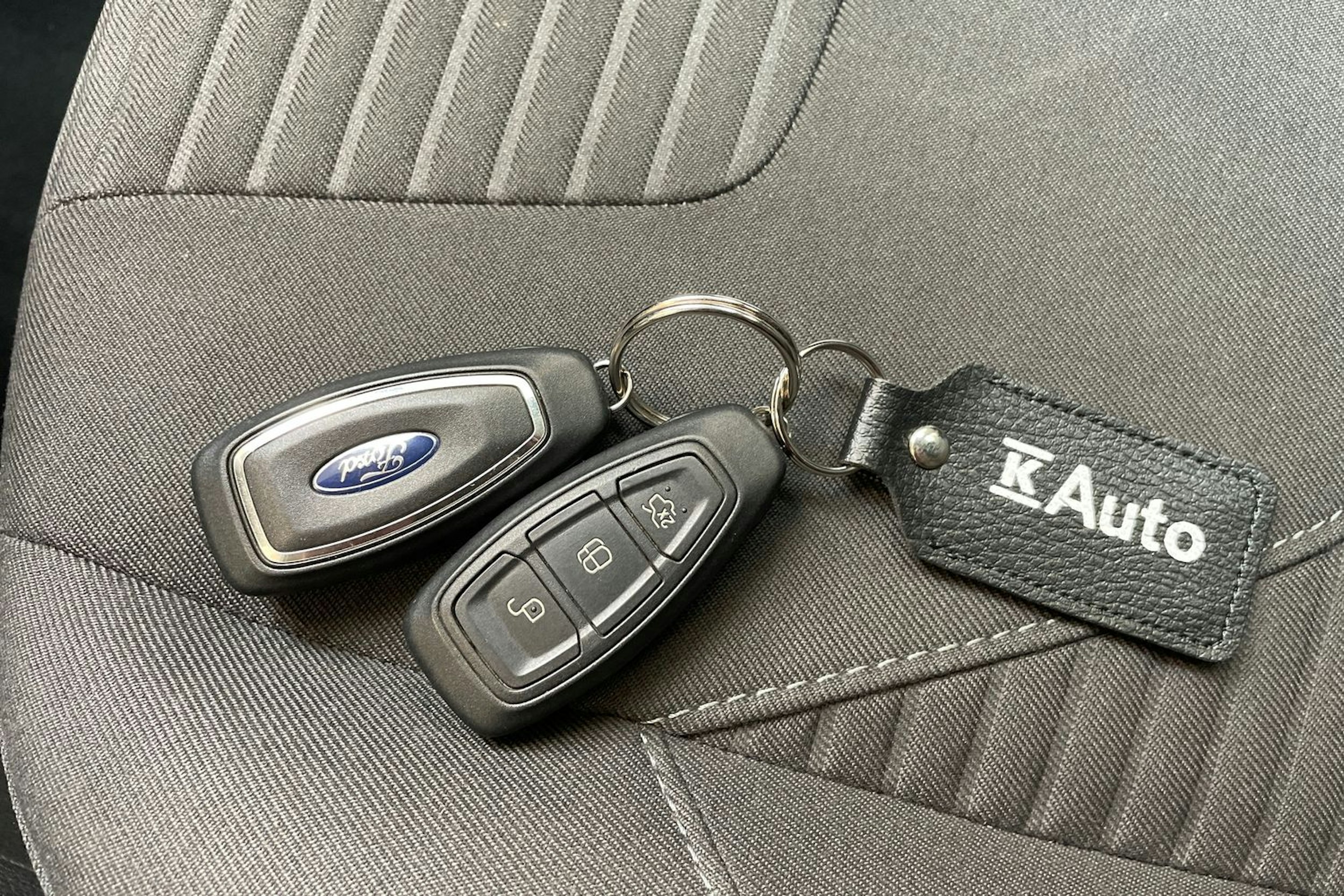 ruskea (beige) Ford Focus 2015 kuva 19.