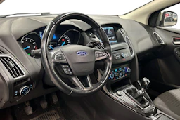 harmaa Ford Focus 2015 kuva 3.