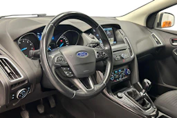 harmaa Ford Focus 2015 kuva 6.