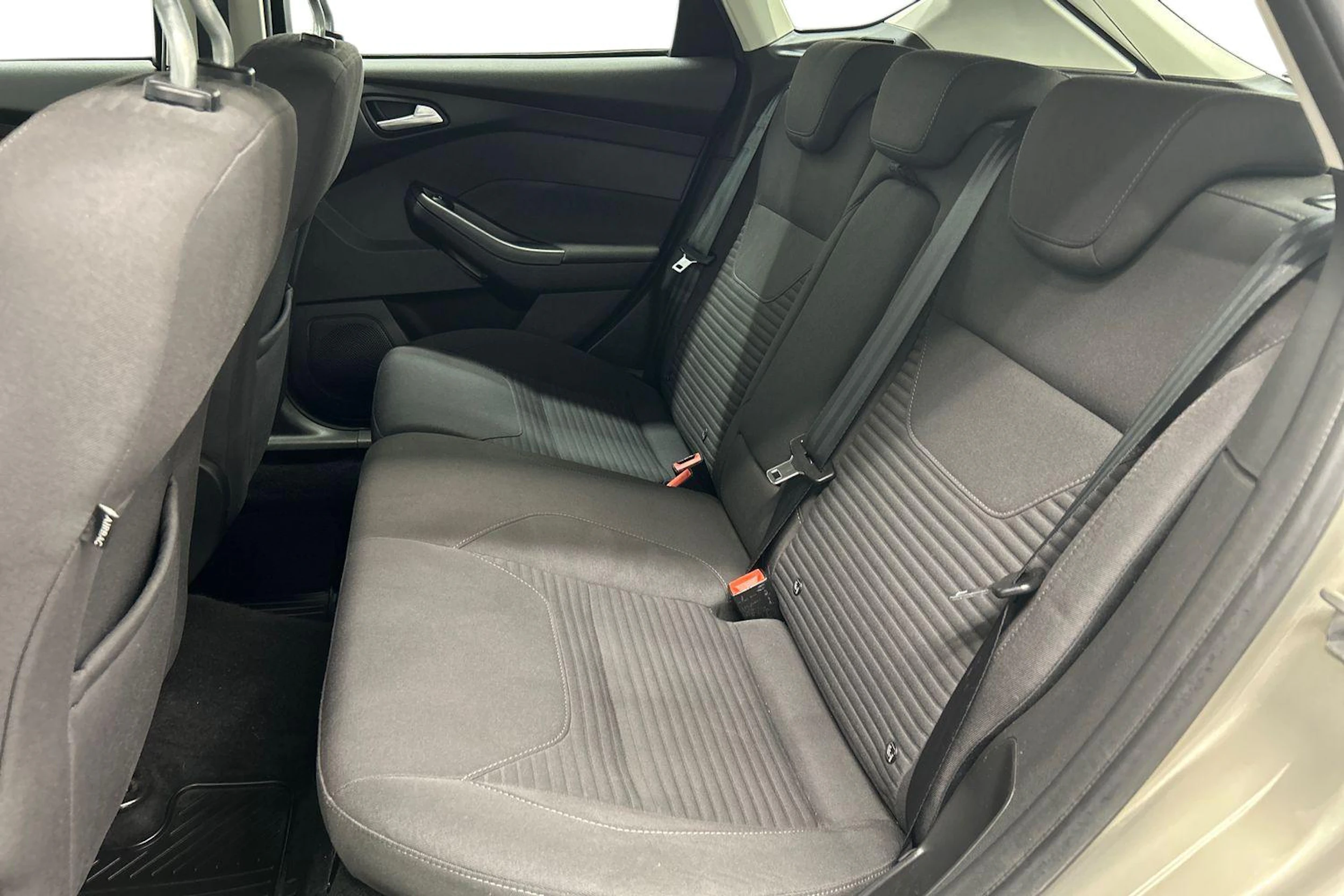 harmaa Ford Focus 2015 kuva 8.