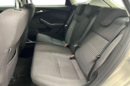 harmaa Ford Focus 2015 kuva 8.